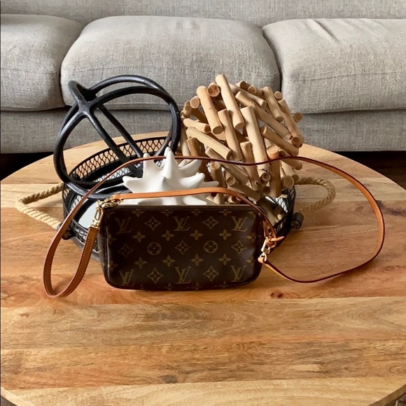 Louis Vuitton Monogram Pochette and Accessories - Picture 5 of 16